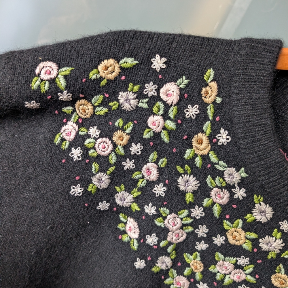 ๐ผ Vintage Sanhuan Black Floral Sweater With Embroidered Flowers - Medium - Picture 9 of 12